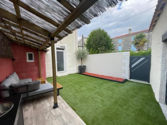 - Le Nuage - Unique, Espace Spa Privatif Et Jardin Avec Plancha Et Salon Privatif, Stationnement Public Gratuit Niort Buitenkant foto